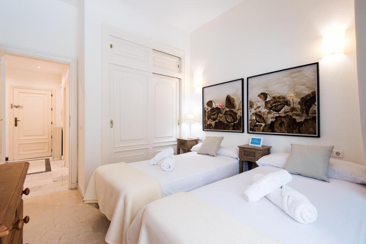 RentAndHomes Beachfront Marbella Center Exteriör bild
