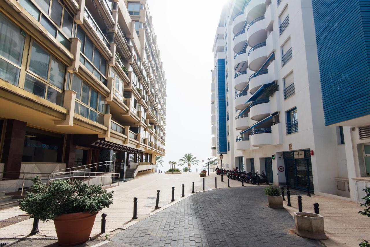 RentAndHomes Beachfront Marbella Center Exteriör bild