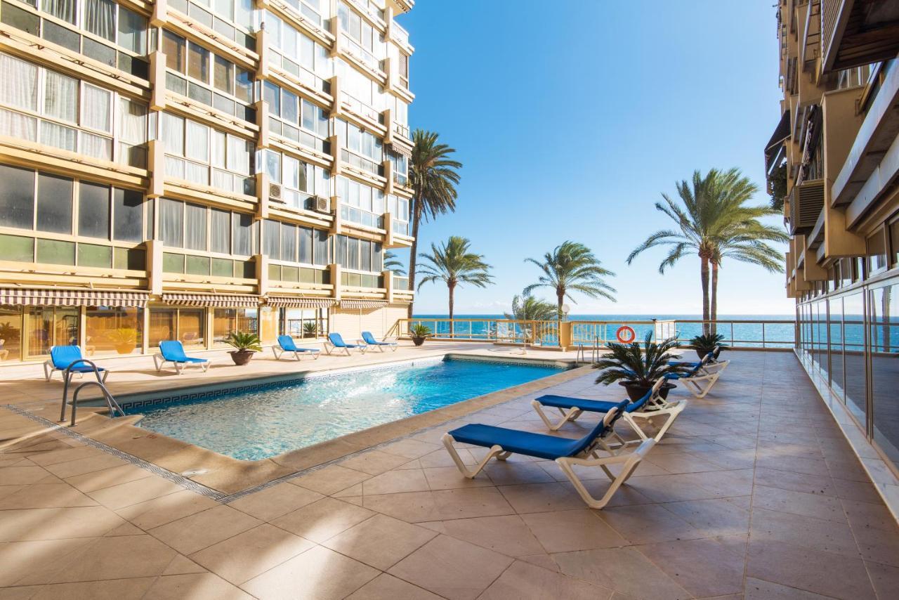 RentAndHomes Beachfront Marbella Center Exteriör bild